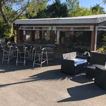 Mobil Confortable, Climatisation - 6 Pers. - Api-1-52-2949 *